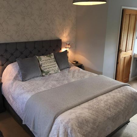 The Poplars Bed & Breakfast Newbold on Stour ภายนอก รูปภาพ