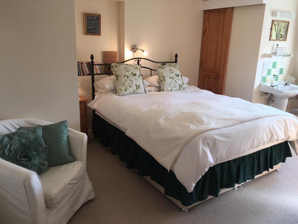 The Poplars Bed & Breakfast Newbold on Stour ภายนอก รูปภาพ
